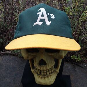 Vintage Annco Oakland Athletics Snap Back Trucker Hat